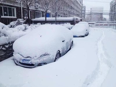 雪后汽車