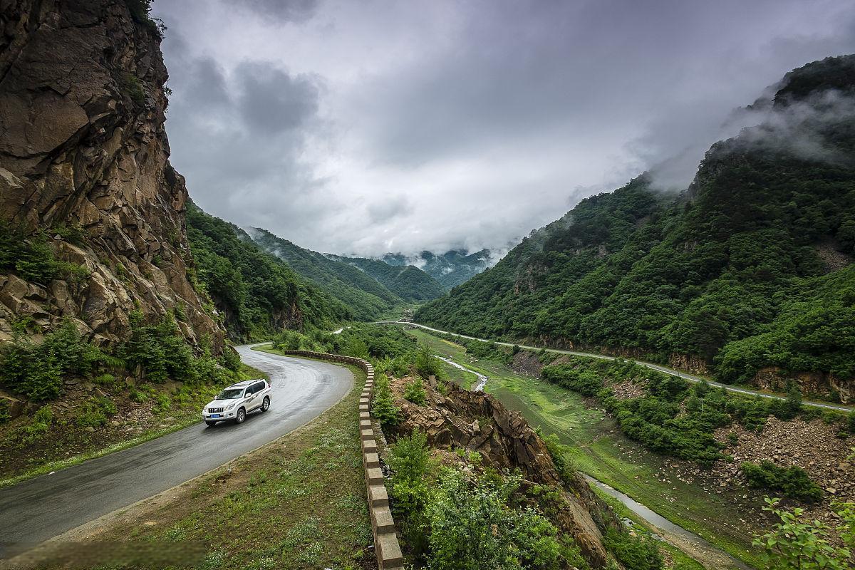 山區(qū)道路行車